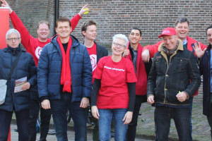 Campagne actie achter de Oosterkerk